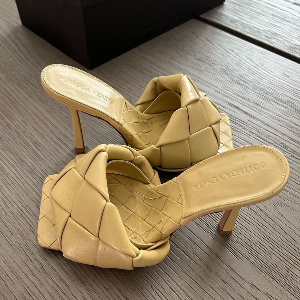 Bottega Veneta Lido Leather Slides Stiletto Heels Sandals Sz 34.5 / 4.5